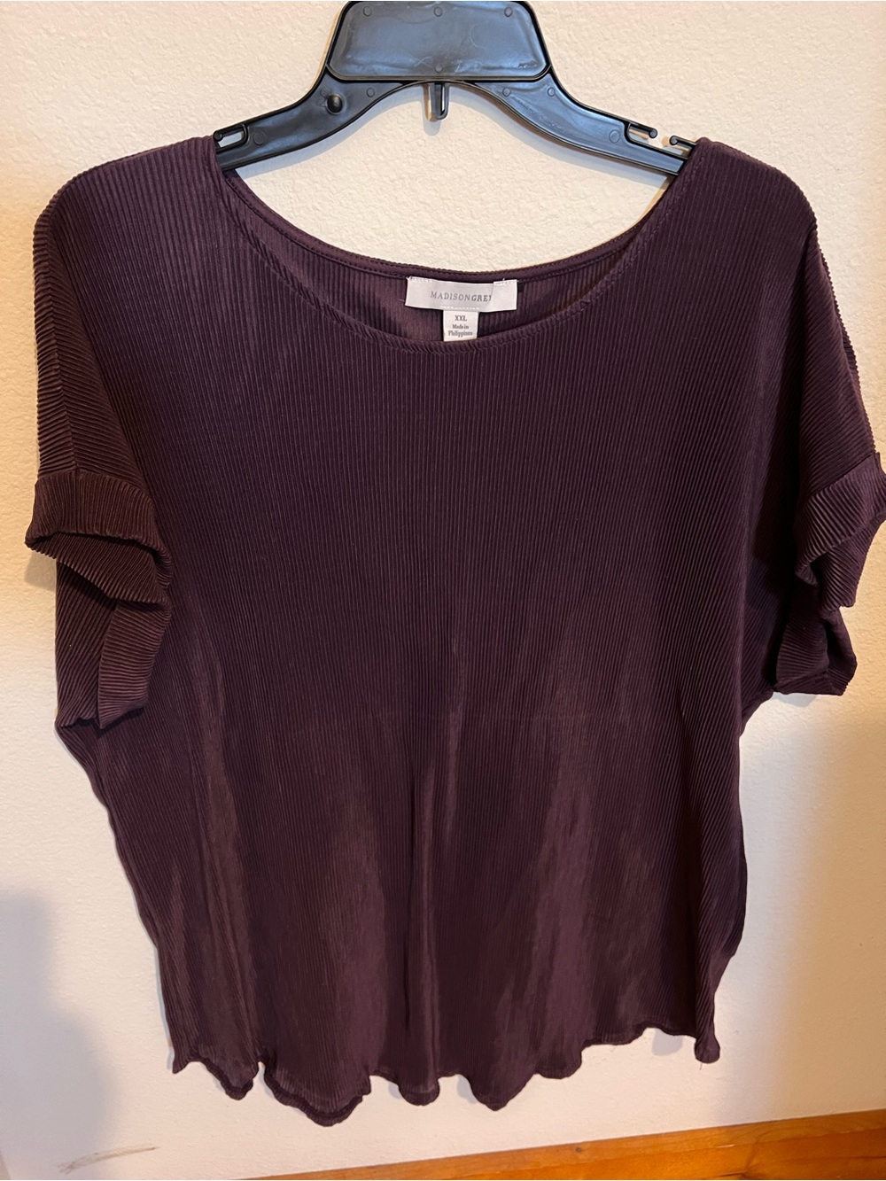 Madison Grey Relaxed Ribbed Short Sleeve Top in Plum
